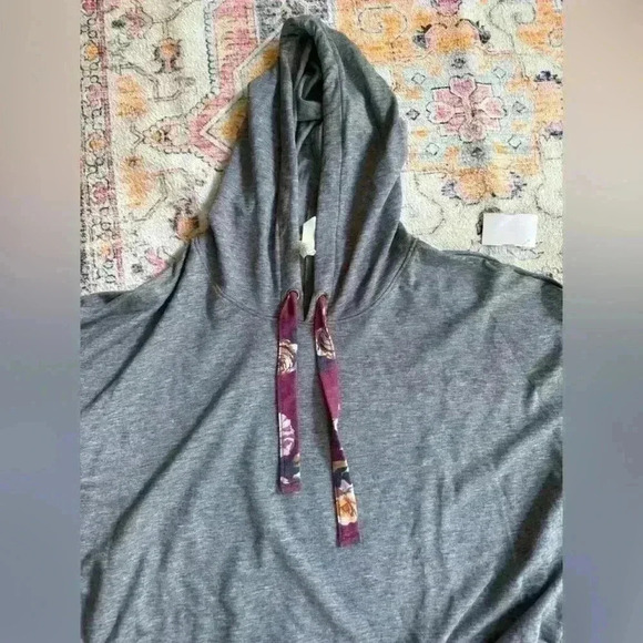 Matilda Jane Shirt Womens large Gray Short Sleeve Hoodie Hooded Tee Floral Trim - Picture 4 of 6